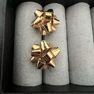 Gold bow studs